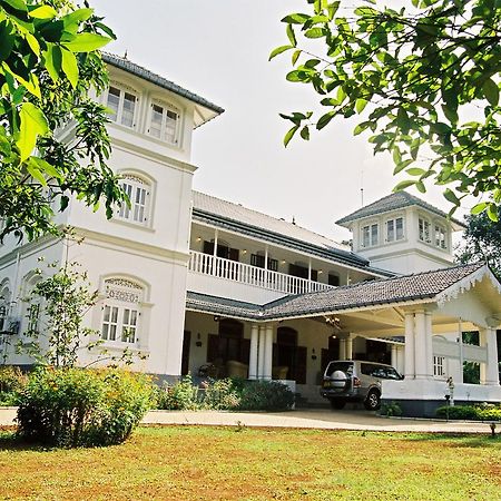 Hotel Manor House Embulpure Exterior foto