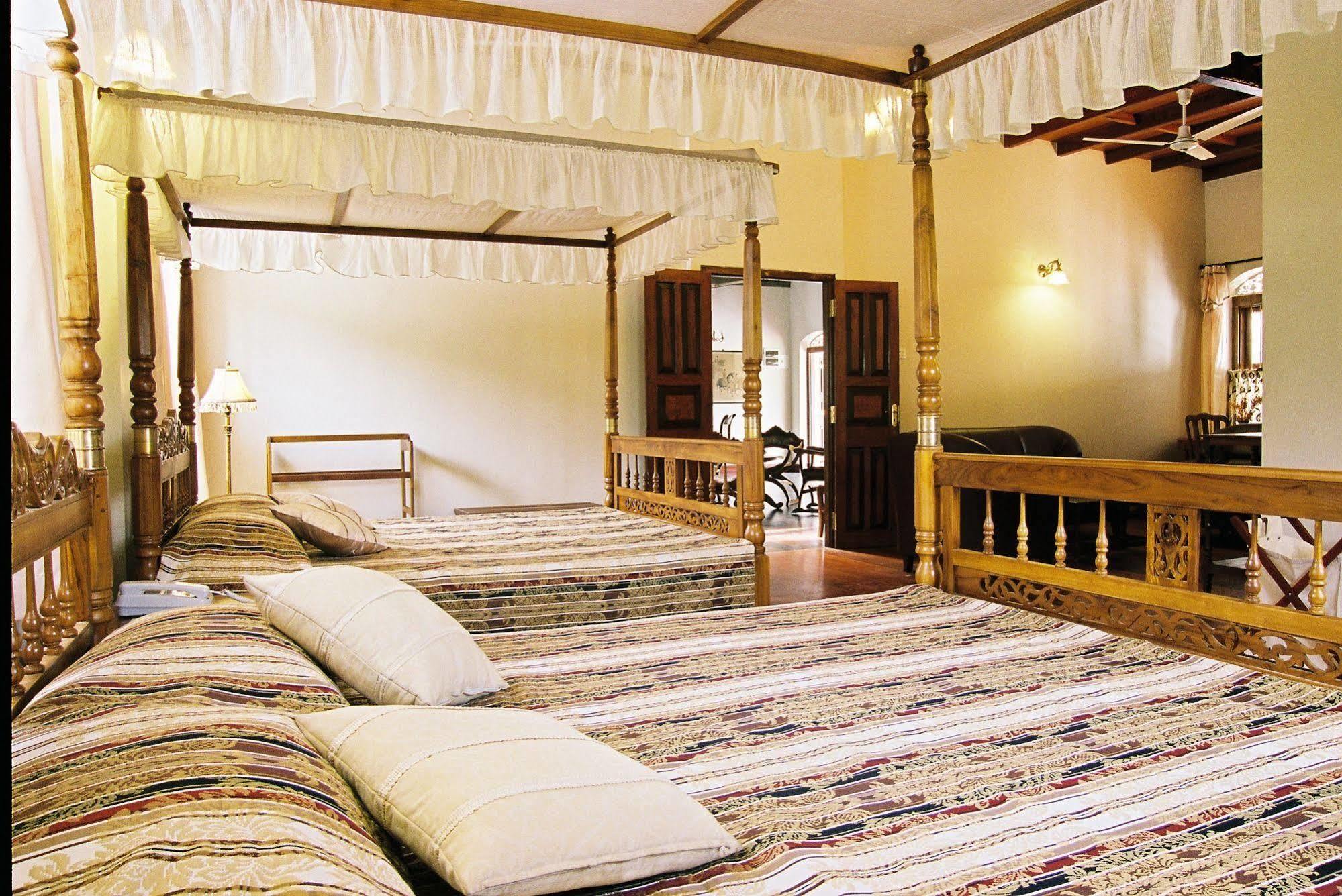 Hotel Manor House Embulpure Exterior foto