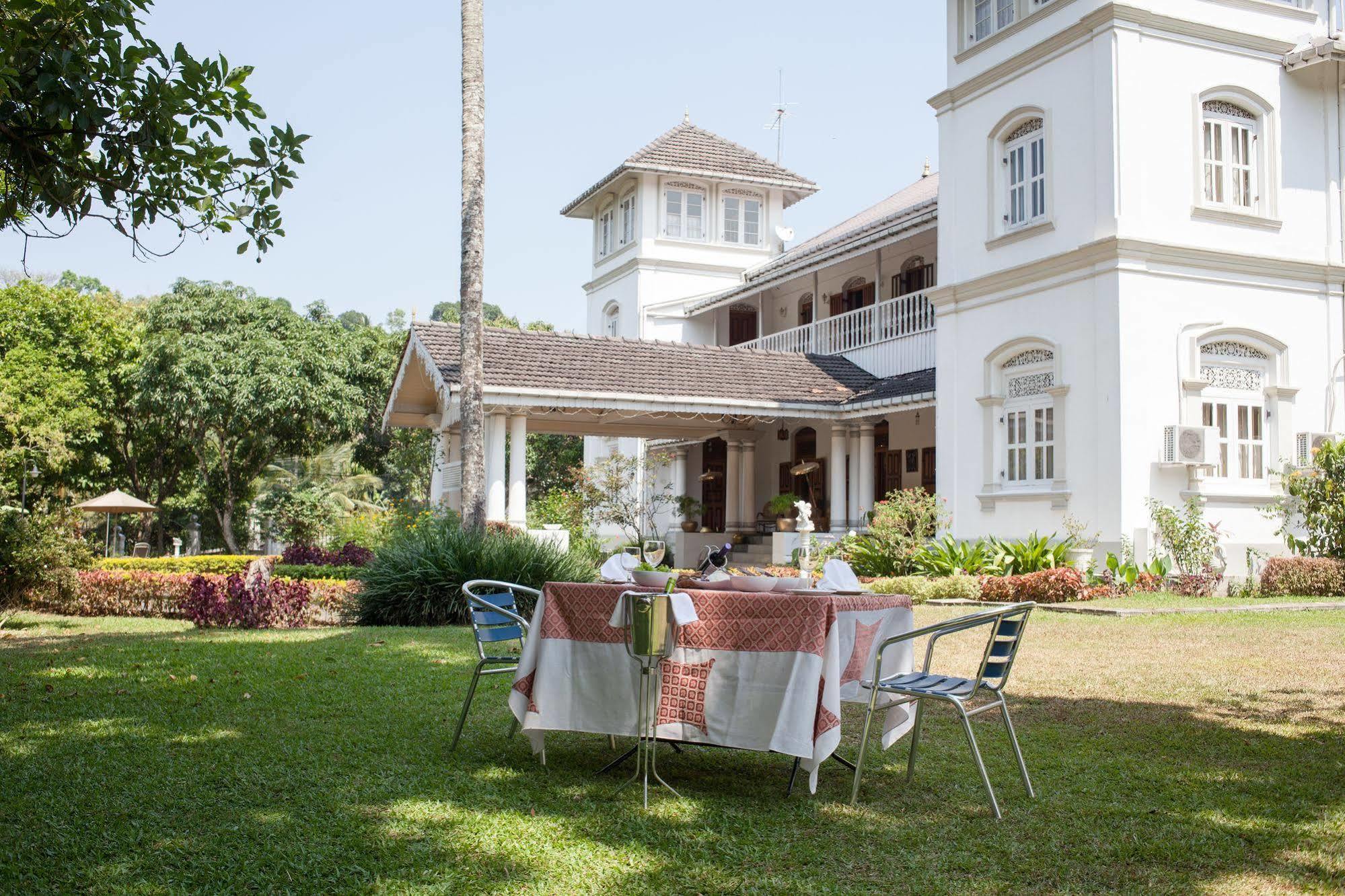 Hotel Manor House Embulpure Exterior foto