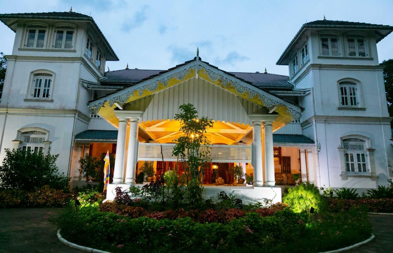 Hotel Manor House Embulpure Exterior foto